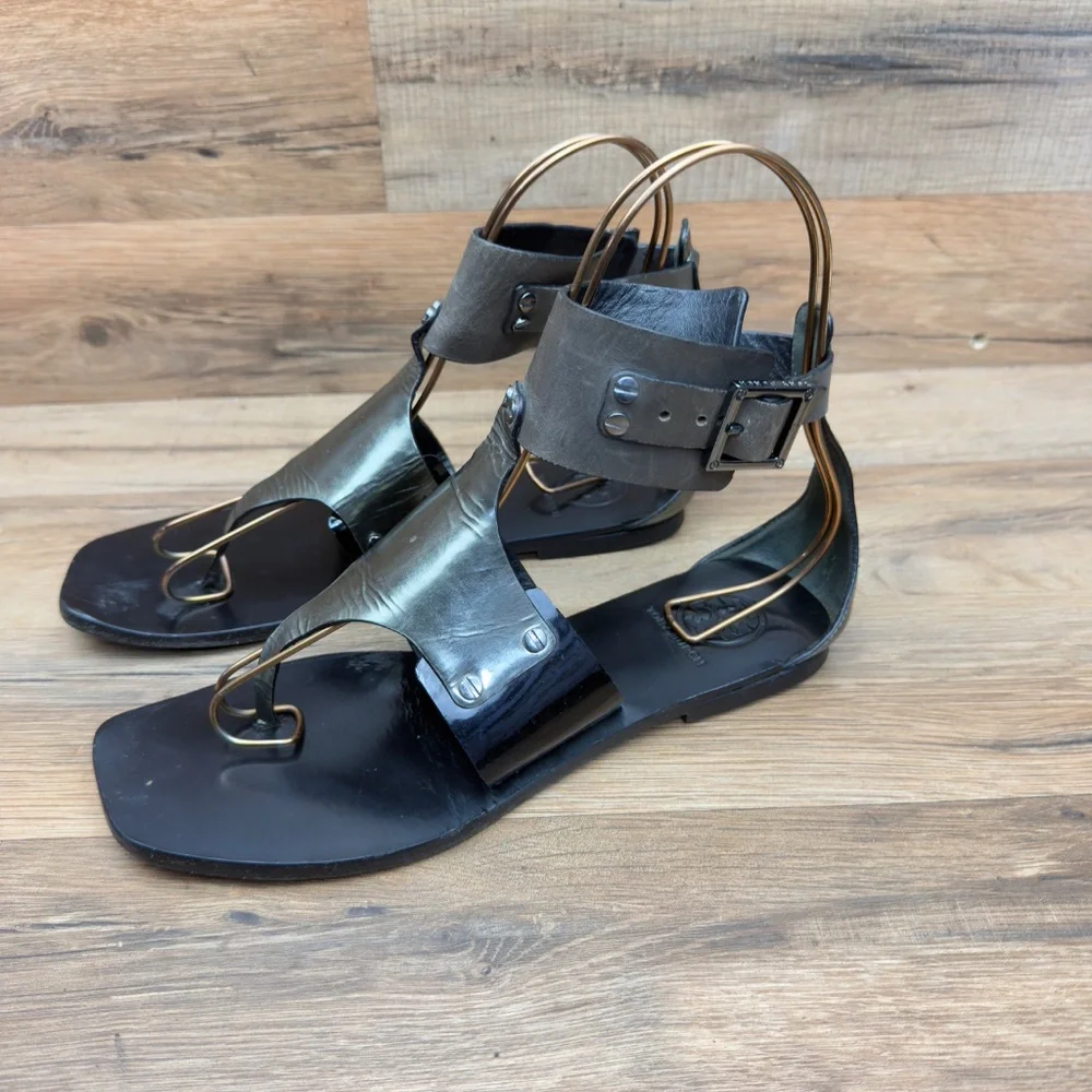 Tory Burch Black and Gold women size 7 strap Gladiator Strappy Sandals